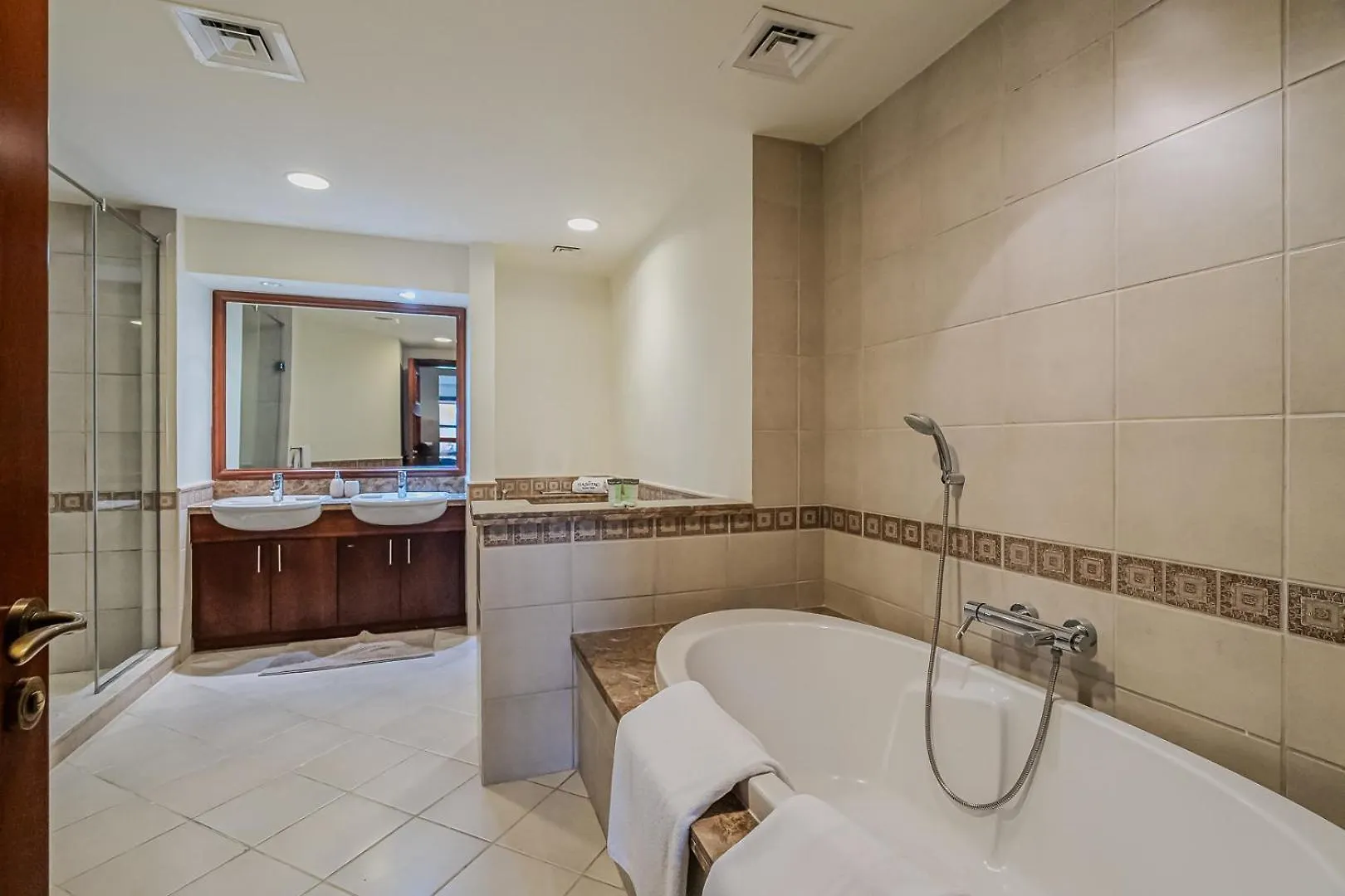 Apartment With Palm Jumeirah View I Golden Mile Dubai